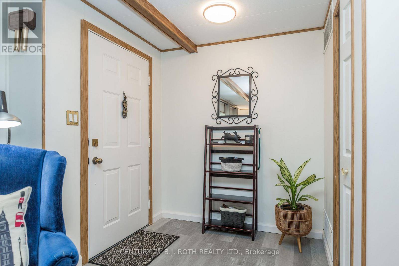 Innisfil, ON L9S1R1,63 FLORA DRIVE