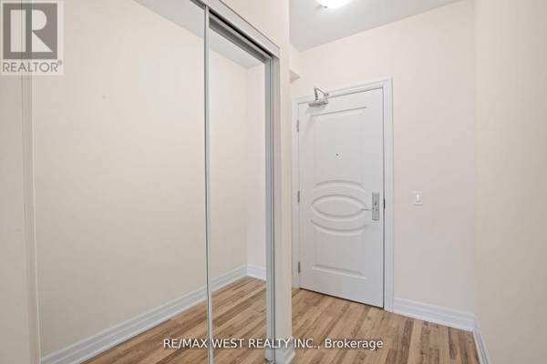 Vaughan (concord), ON L4K0L7,9075 Jane ST South #706