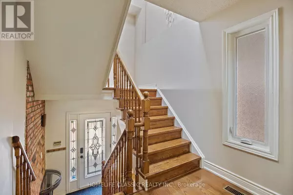 Vaughan (crestwood-springfarm-yorkhill), ON L4J3C4,93 NORTH MEADOW CRESCENT