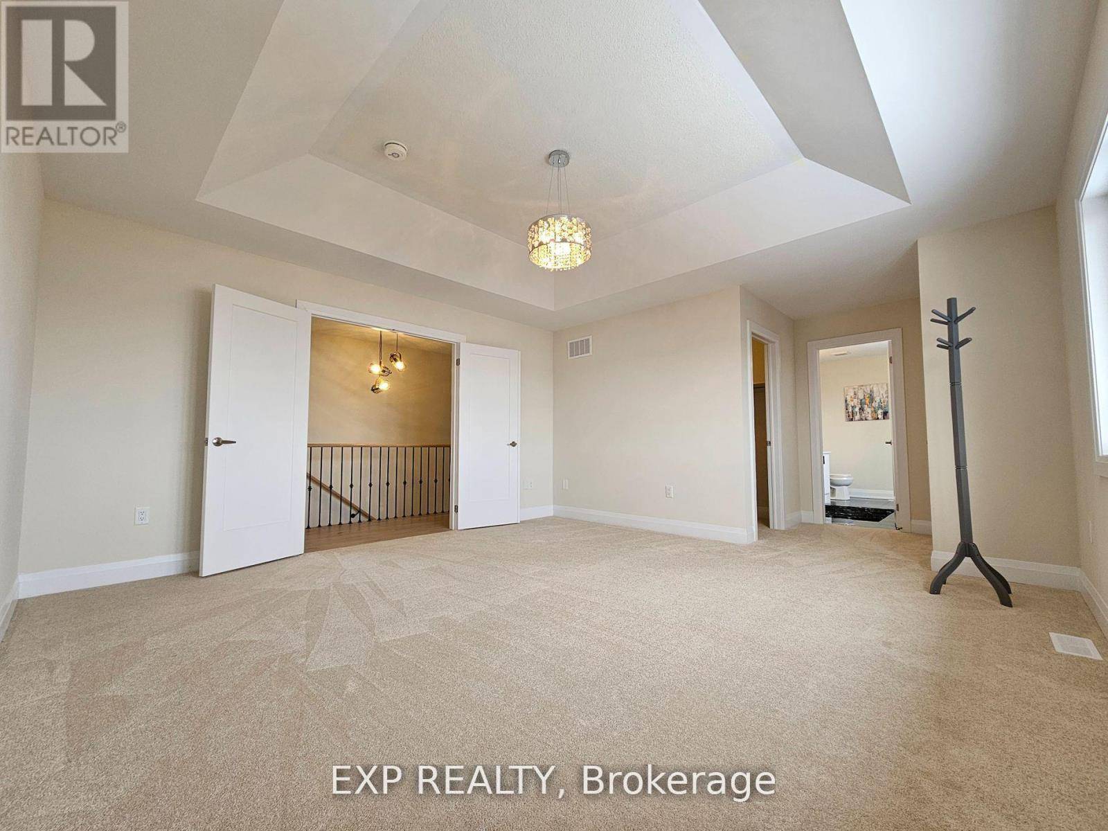 Georgina (keswick South), ON L4P0S6,33 JOHN DALLIMORE DRIVE