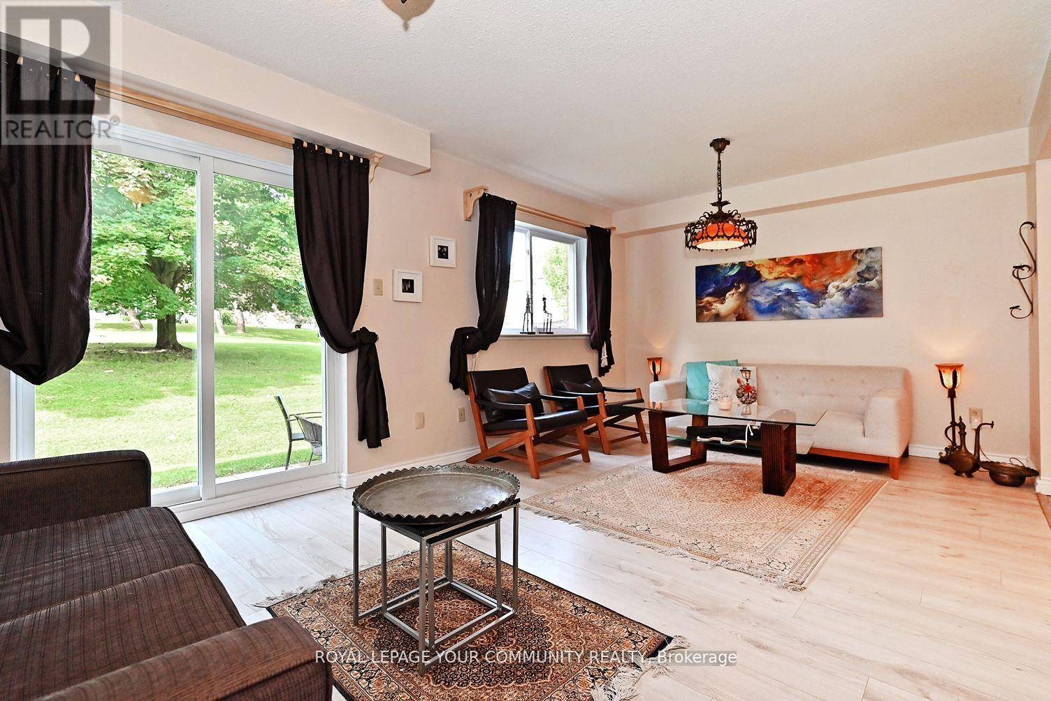 Newmarket (summerhill Estates), ON L3X1Y4,304 MACIVER BOULEVARD