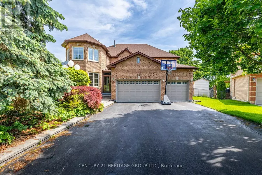 82 RHODES CIRCLE, Newmarket (glenway Estates), ON L3X1V2