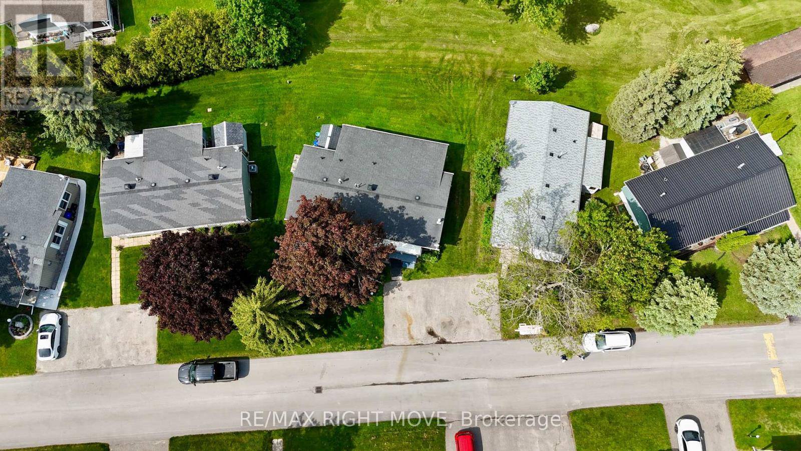 Innisfil, ON L9S1P2,70 LINDEN LANE