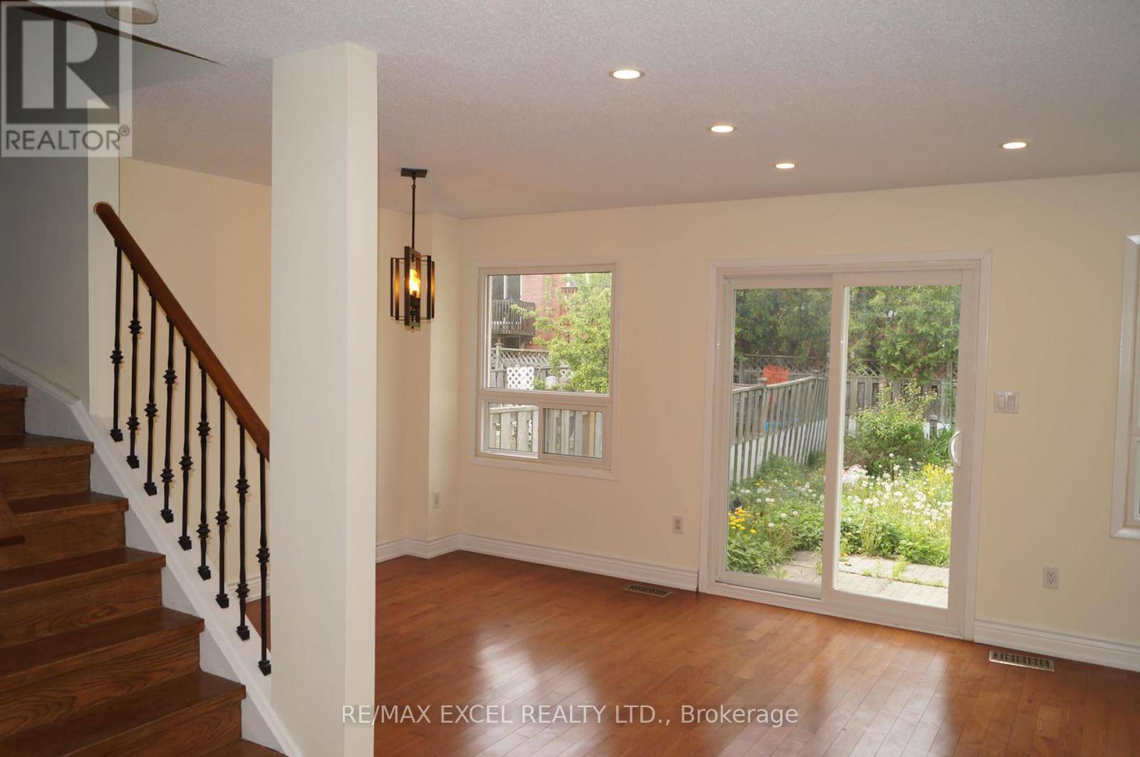 Richmond Hill (north Richvale), ON L4C9R2,54 BINGHAM STREET