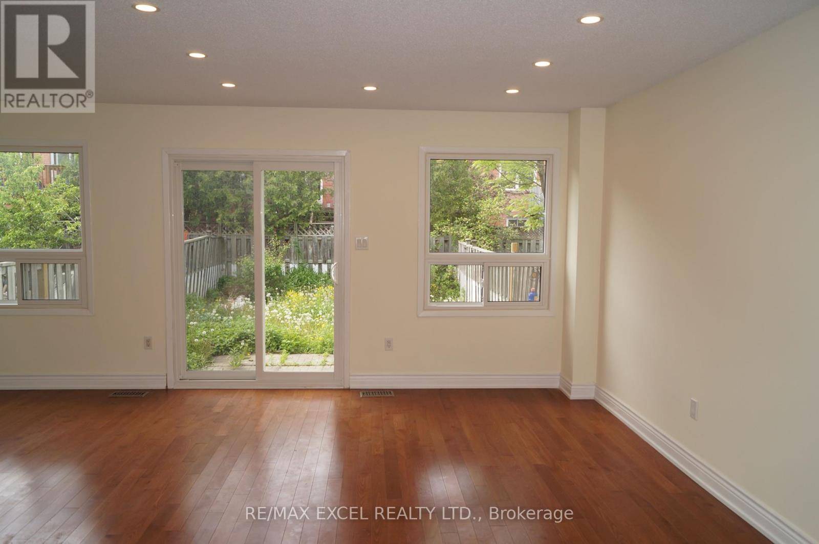 Richmond Hill (north Richvale), ON L4C9R2,54 BINGHAM STREET