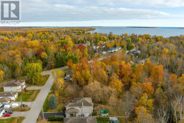 Innisfil (lefroy), ON L0L1C0,909B WILLOW STREET