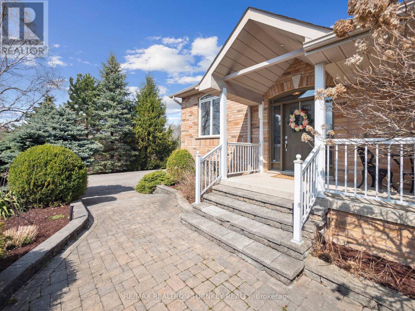 East Gwillimbury (holland Landing), ON L9N1N3,20173 BATHURST STREET