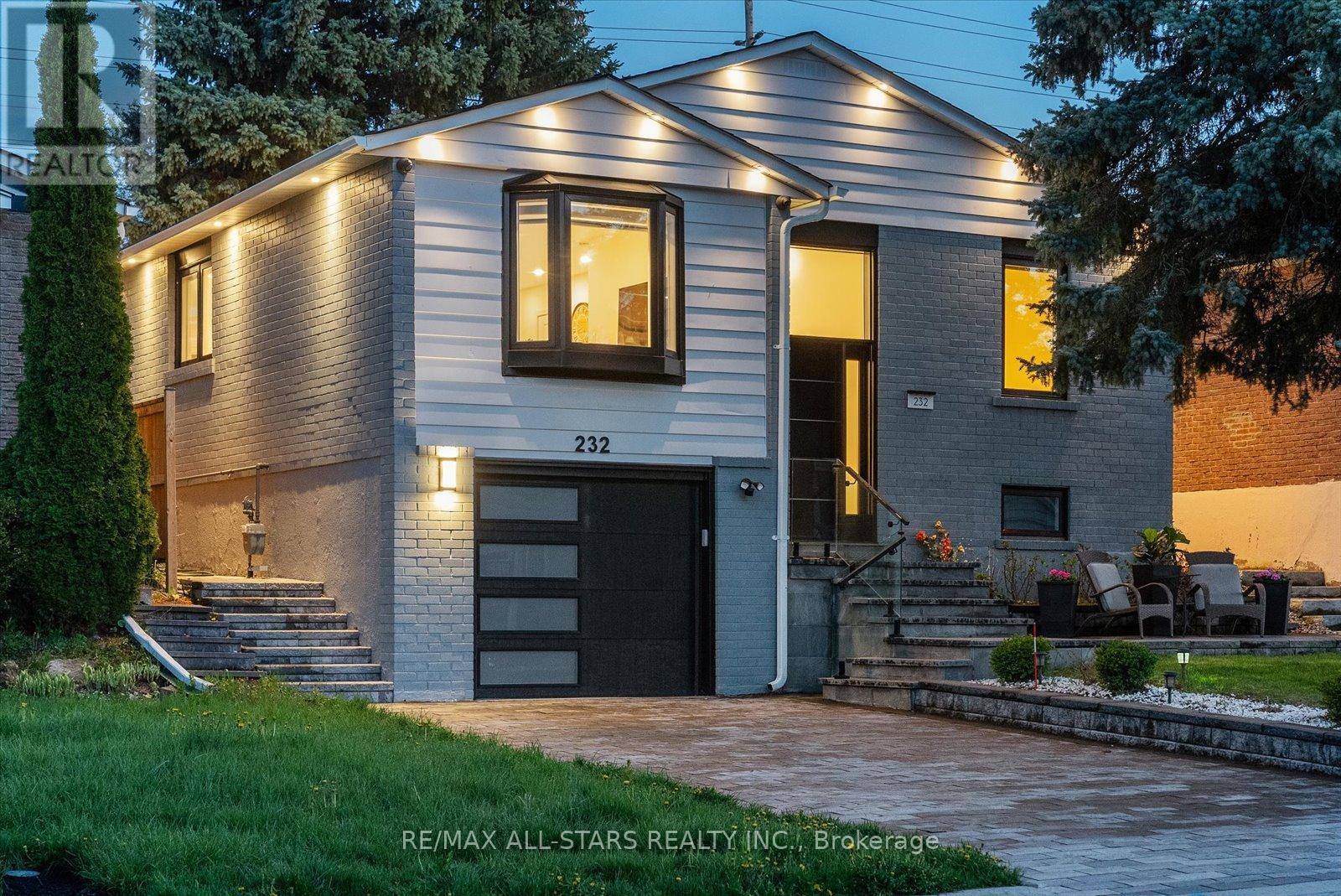 232 CURREY CRESCENT, Newmarket (central Newmarket), ON L3Y5M9