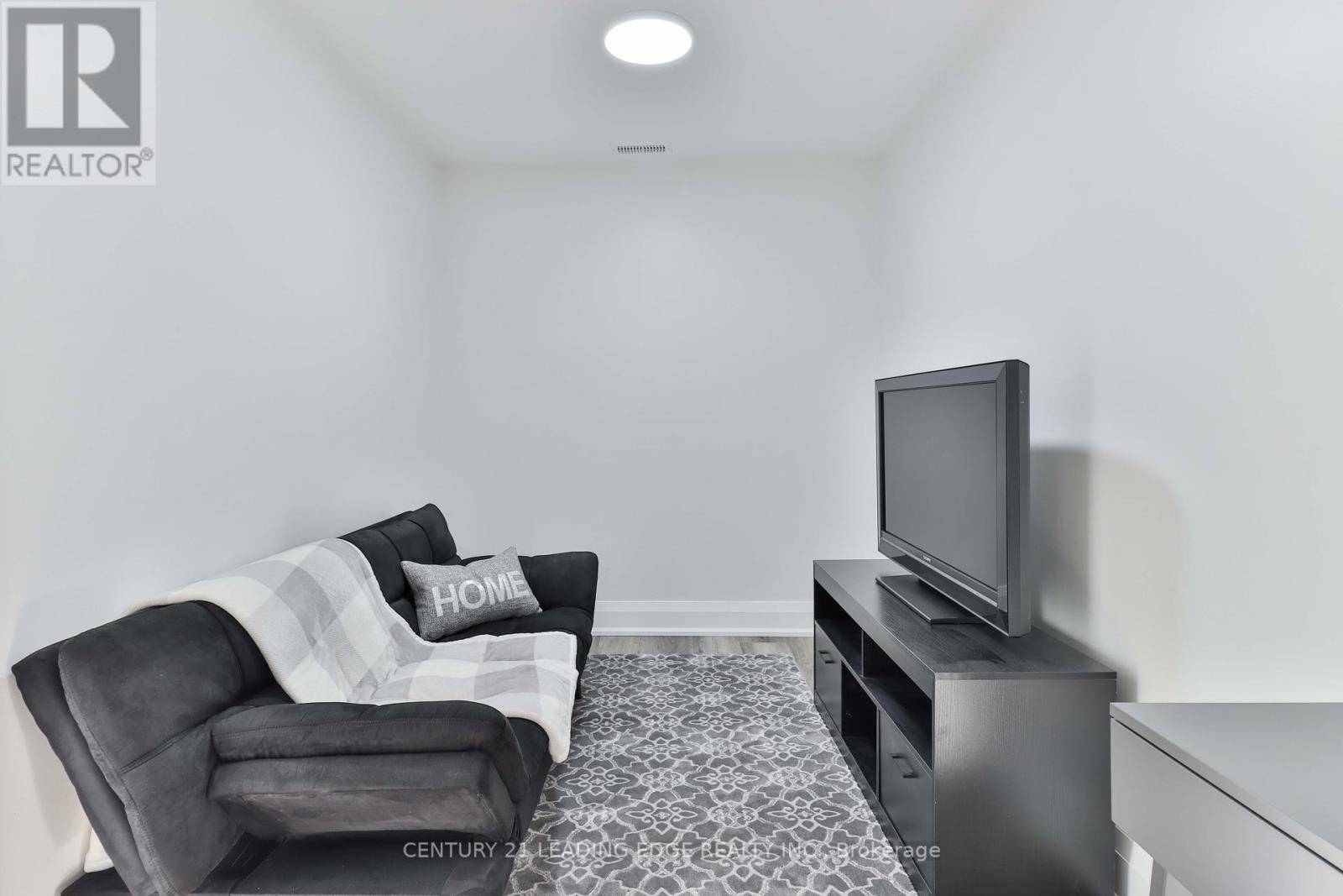Newmarket (central Newmarket), ON L3Y1K7,487 Eagle ST #Unit C