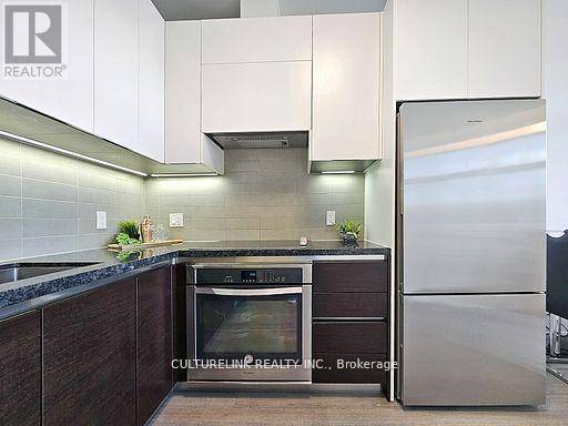 Markham (unionville), ON L6G0G2,15 Water Walk DR #215