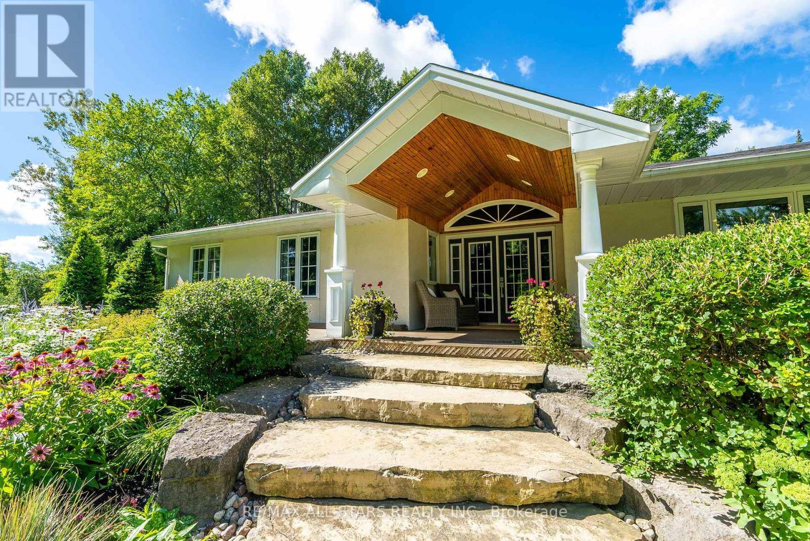 Uxbridge, ON L9P1R1,523 DAVIS DRIVE