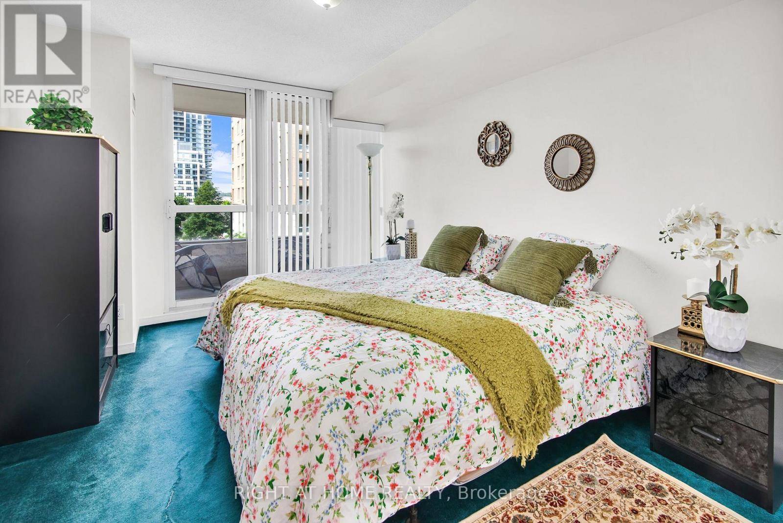 Richmond Hill (langstaff), ON L4B4M4,19 Northern Heights DR #404