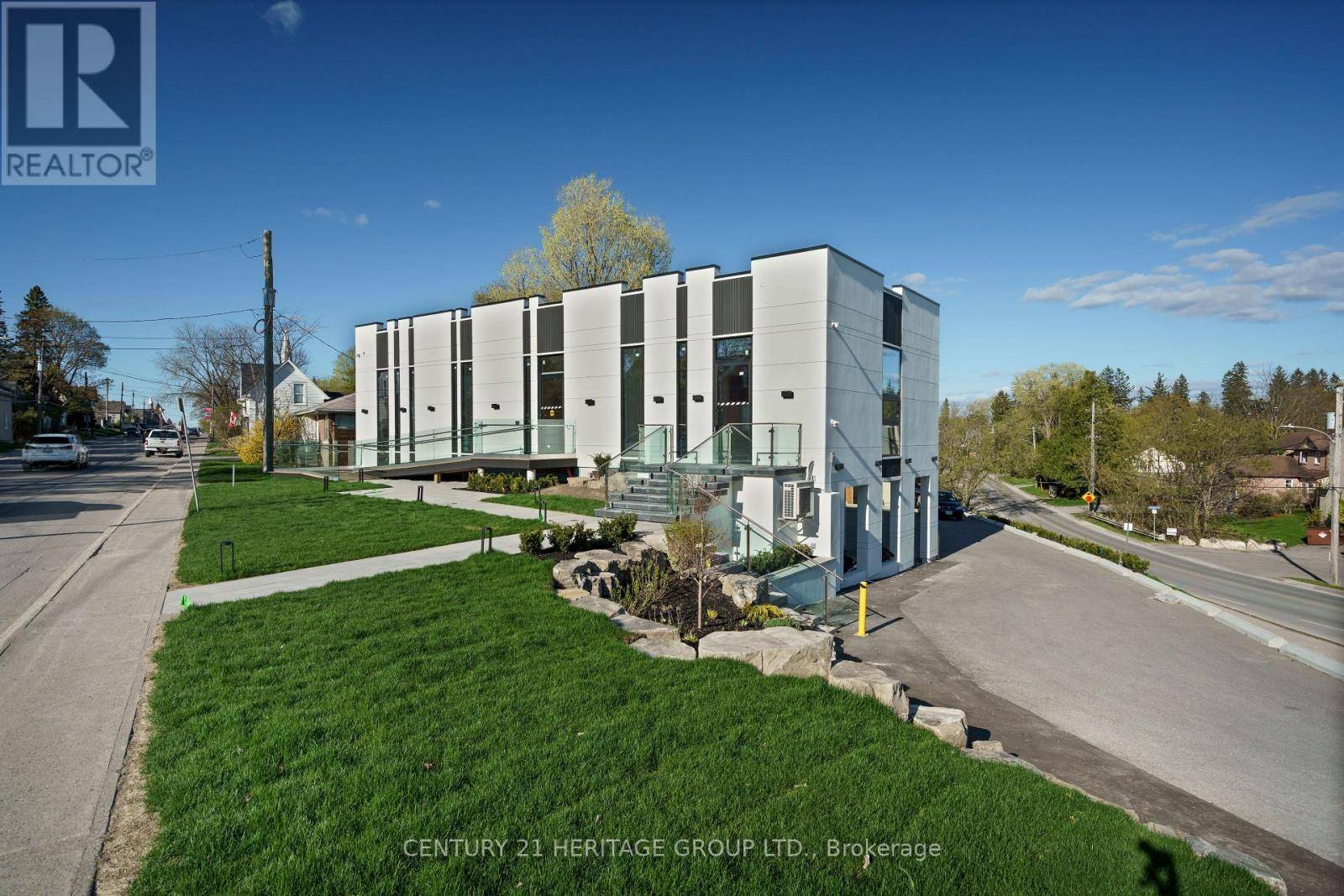 Uxbridge, ON L9P1H4,107 TORONTO STREET