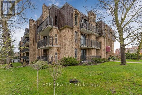 15390 Yonge ST #104, Aurora (aurora Heights), ON L4G1N8