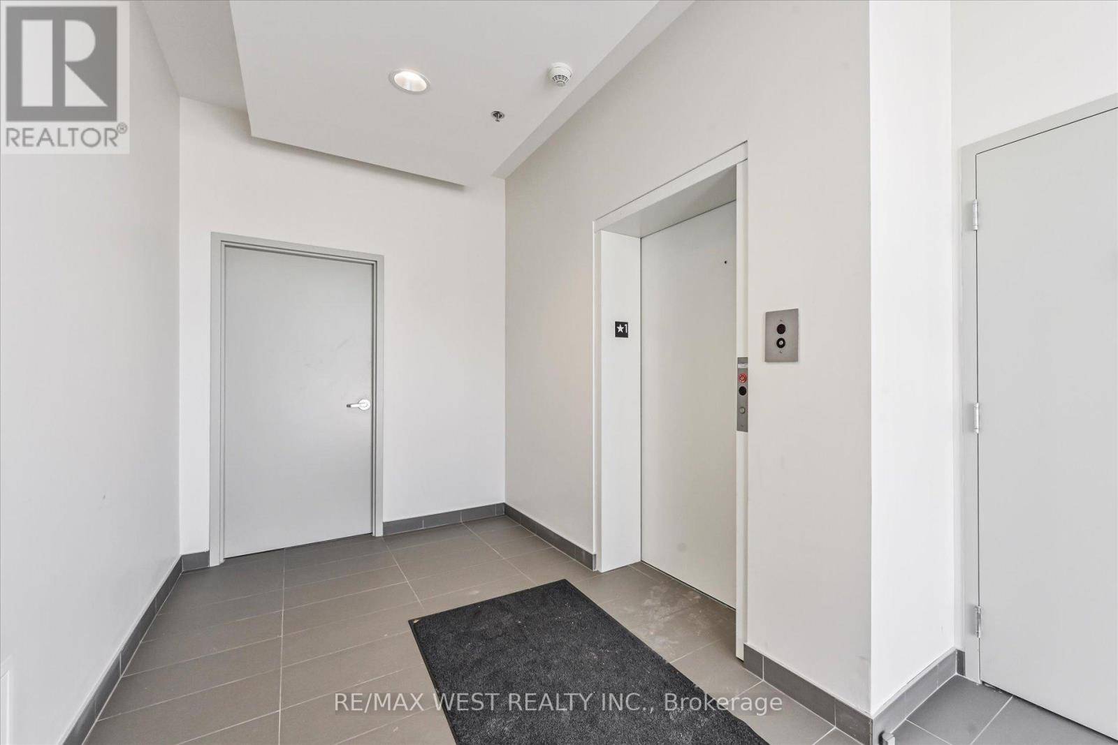 Vaughan (concord), ON L4K0K7,20 Great Gulf DR #215