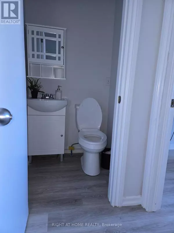 Richmond Hill (crosby), ON L4C1T8,10014 Yonge ST North #Main floor