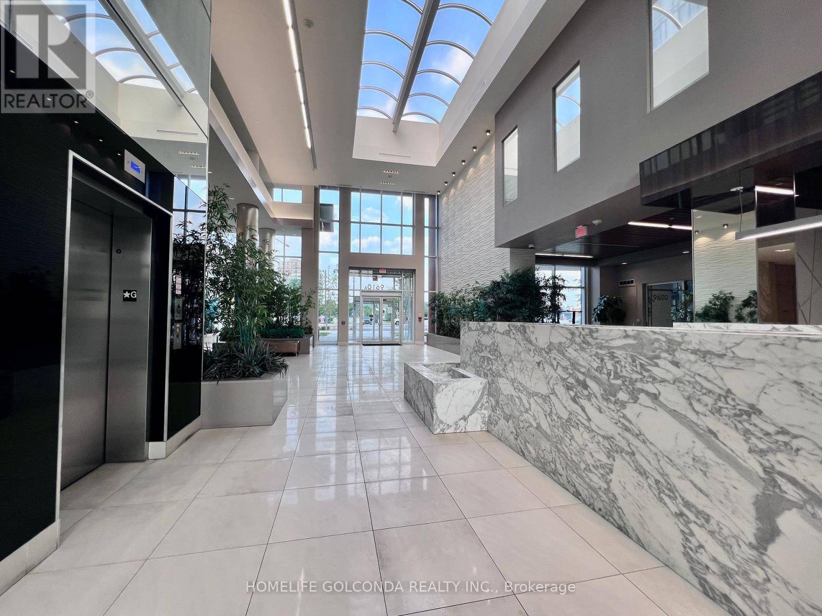 Richmond Hill (north Richvale), ON L4C1V6,9608 Yonge ST #801A