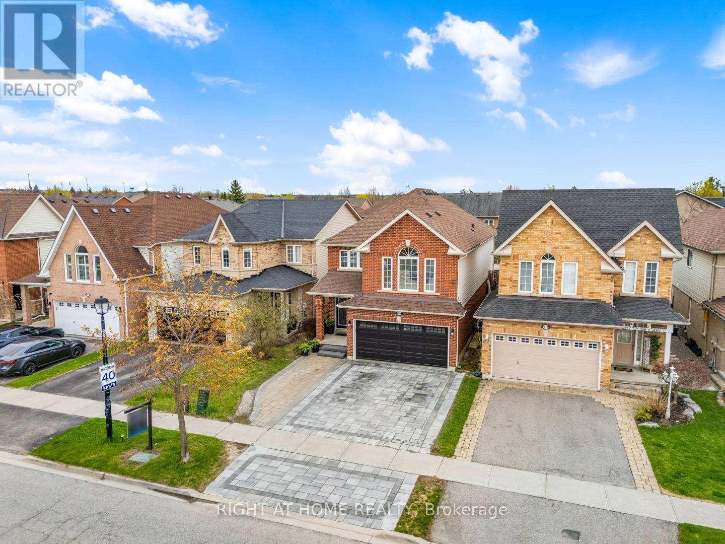 Newmarket (stonehaven-wyndham), ON L3X2L5,609 MCBEAN AVENUE