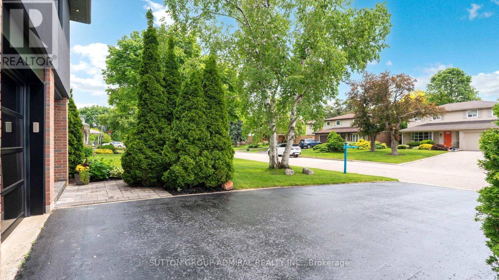 Markham (royal Orchard), ON L3T3E8,24 COLONSAY ROAD