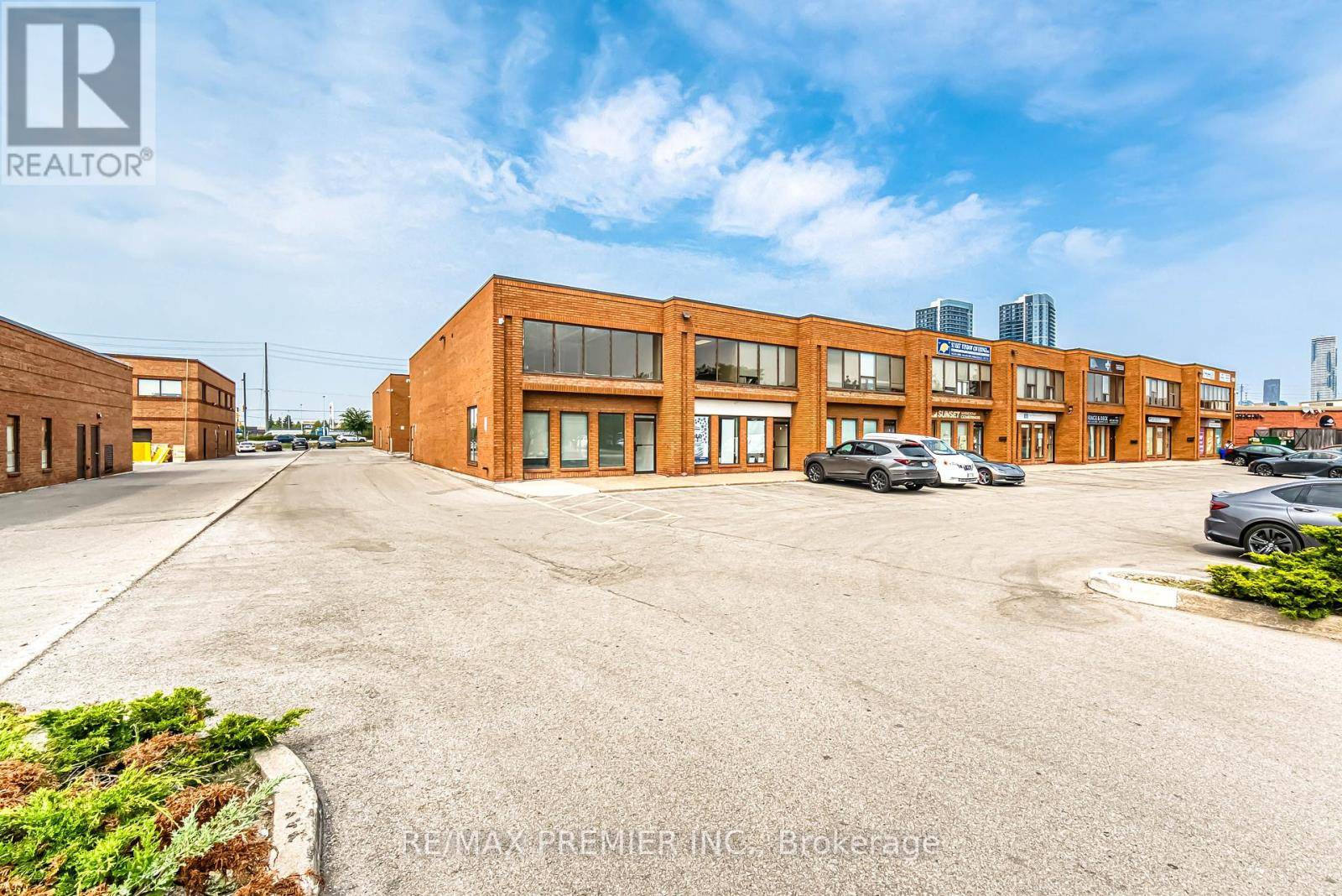 136 Winges RD #1, Vaughan (pine Valley Business Park), ON L4L6C4
