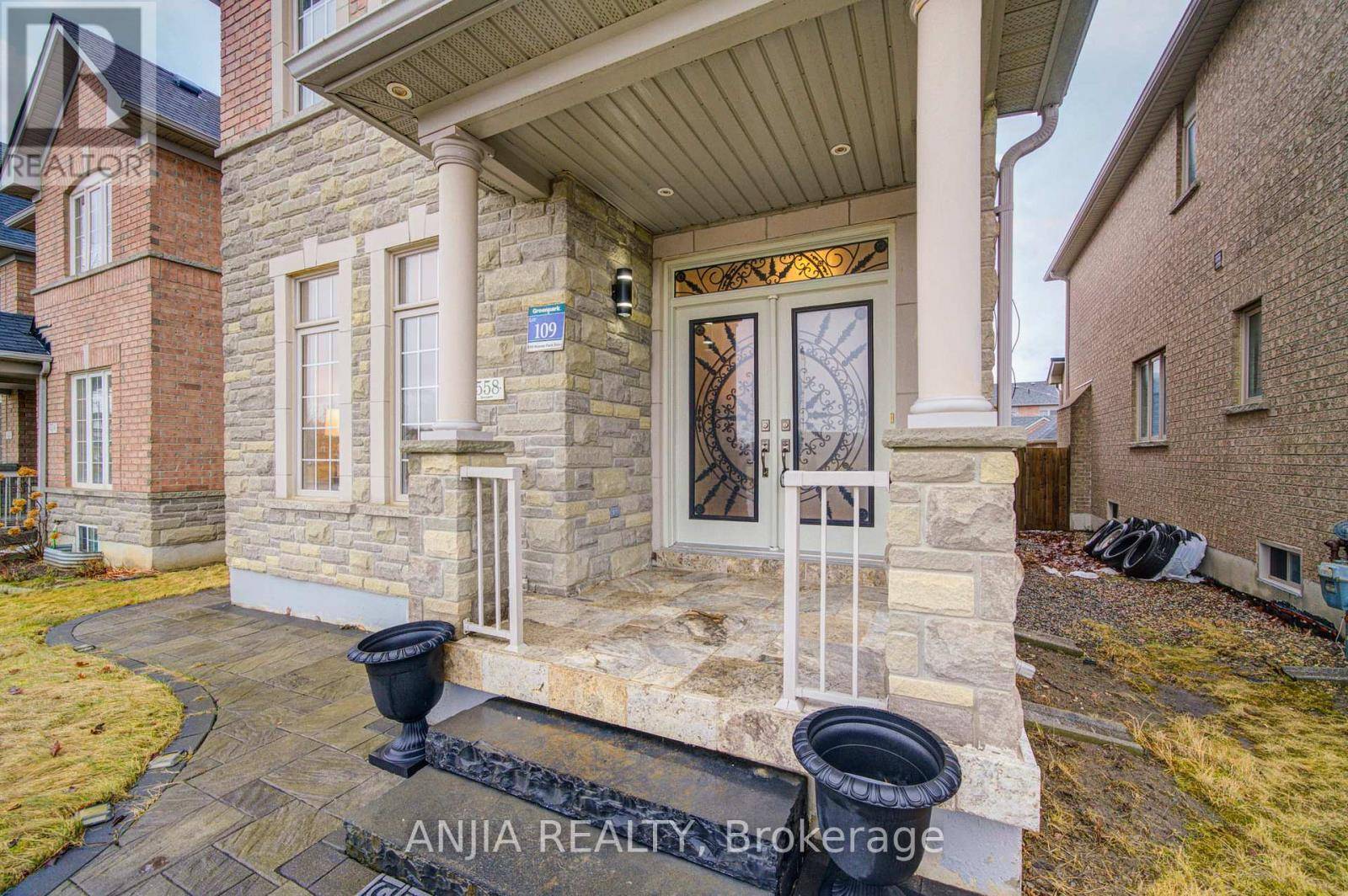 Whitchurch-stouffville (stouffville), ON L4A0S8,558 HOOVER PARK DRIVE