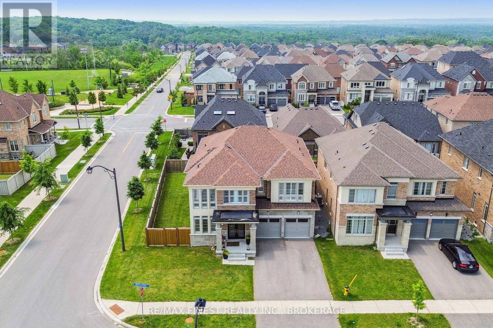 East Gwillimbury (queensville), ON L9N0Y8,171 FREDERICK PEARSON STREET