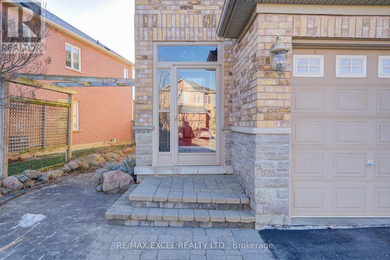 Richmond Hill (rouge Woods), ON L4S2V4,23 LENA DRIVE