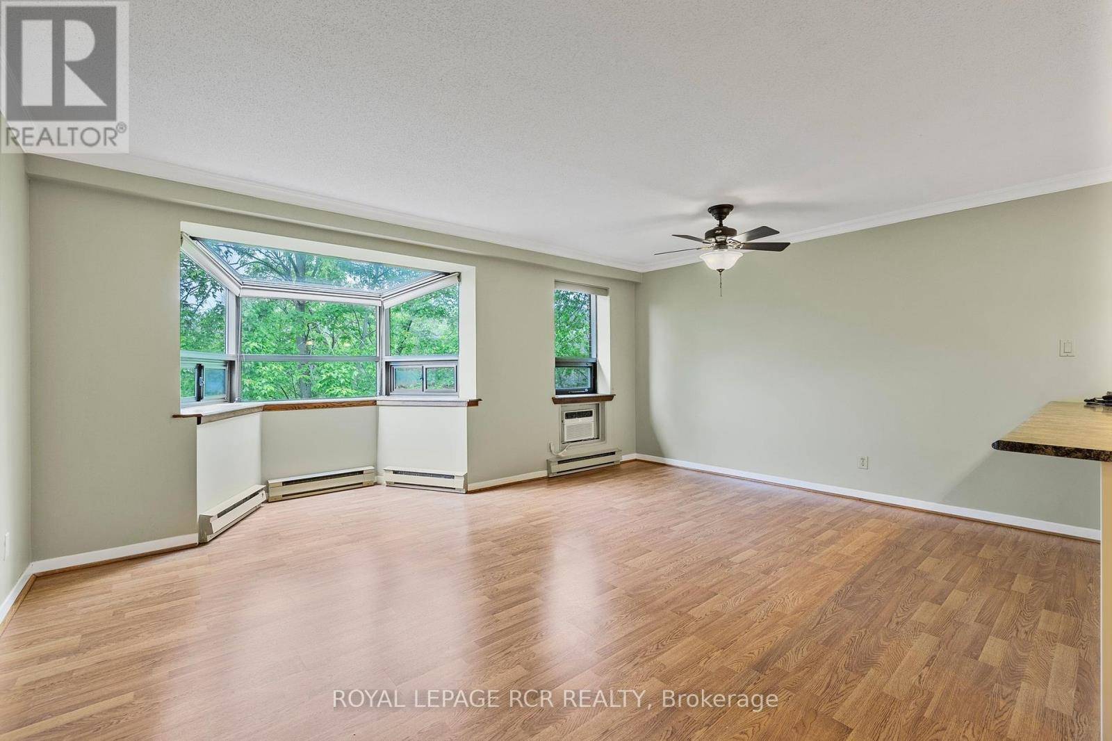 East Gwillimbury (holland Landing), ON L9N1M9,166 Olive ST #305