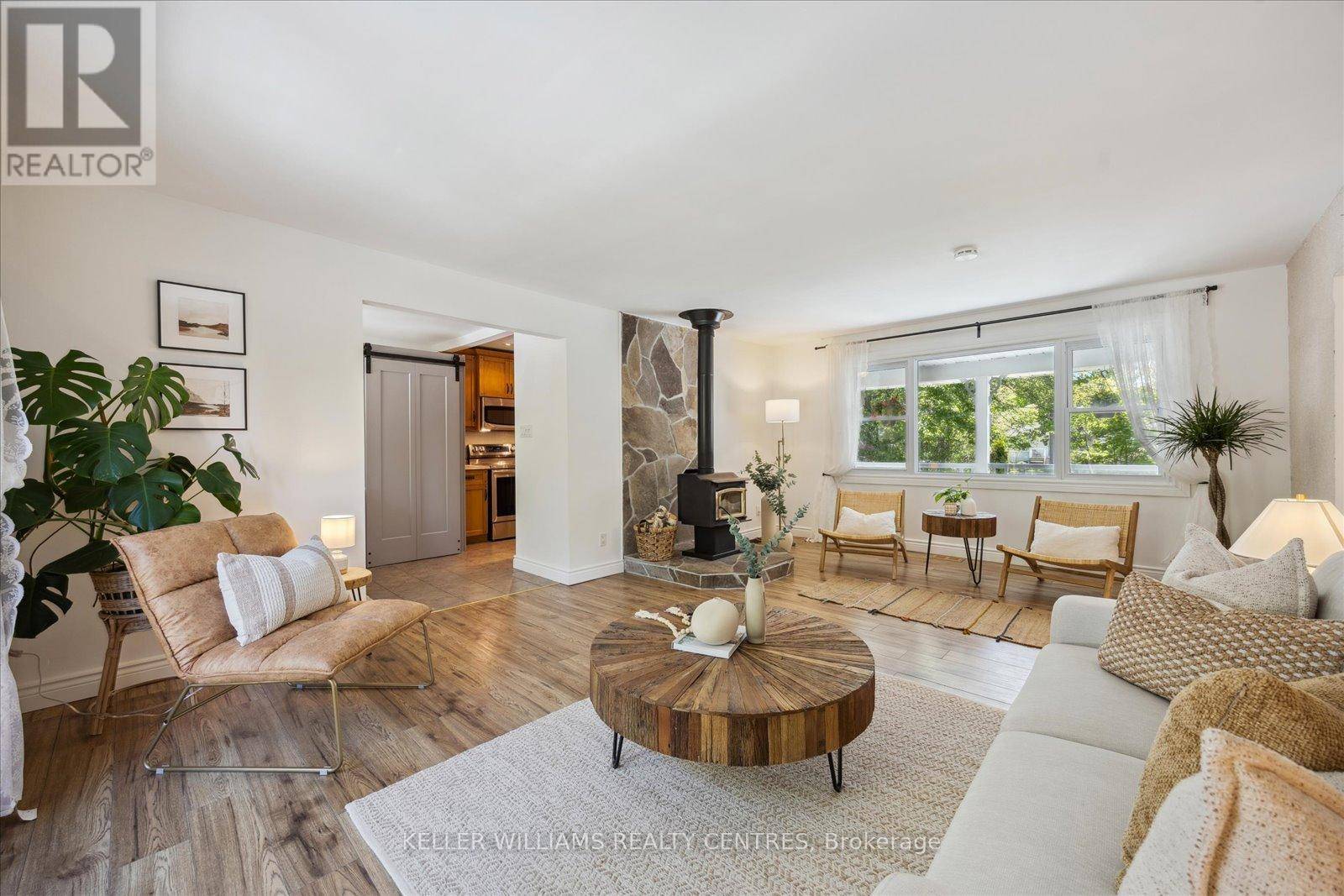 Georgina (sutton & Jackson's Point), ON L0E1R0,26 EVANS AVENUE