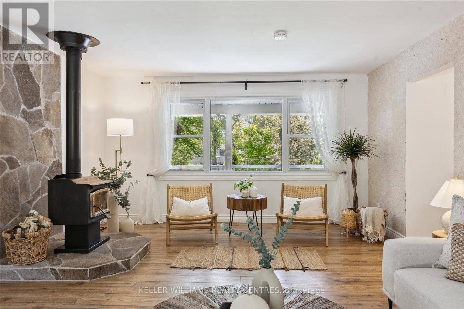 Georgina (sutton & Jackson's Point), ON L0E1R0,26 EVANS AVENUE