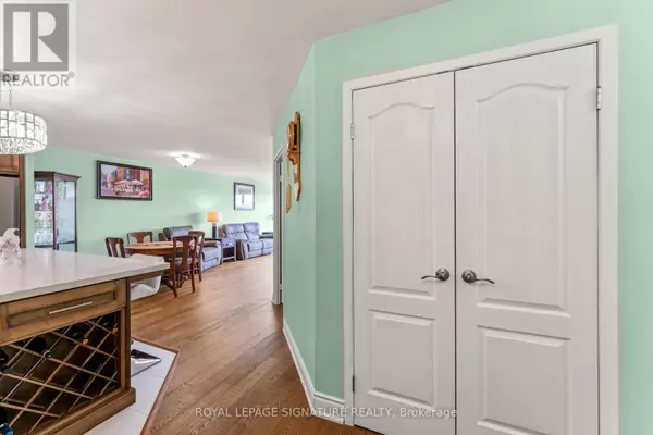 Newmarket (central Newmarket), ON L3Y7T7,250 Davis DR #1007