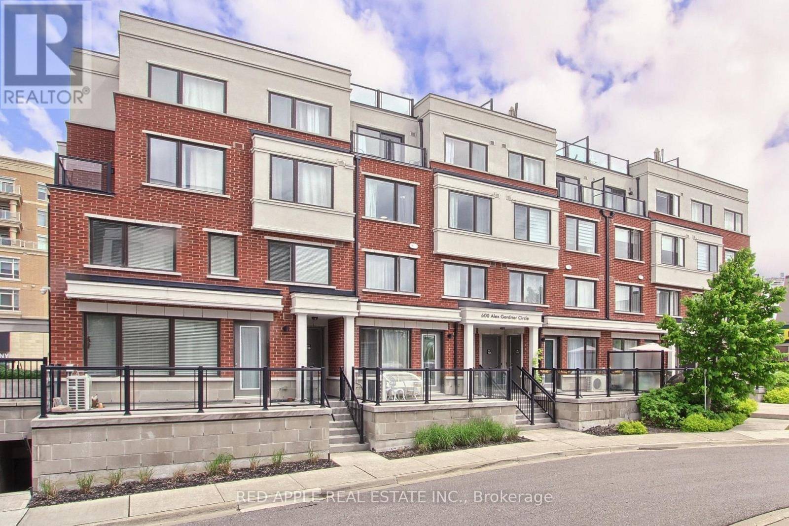 Aurora (aurora Village), ON L4G3G5,600 Alex Gardner CIR #110