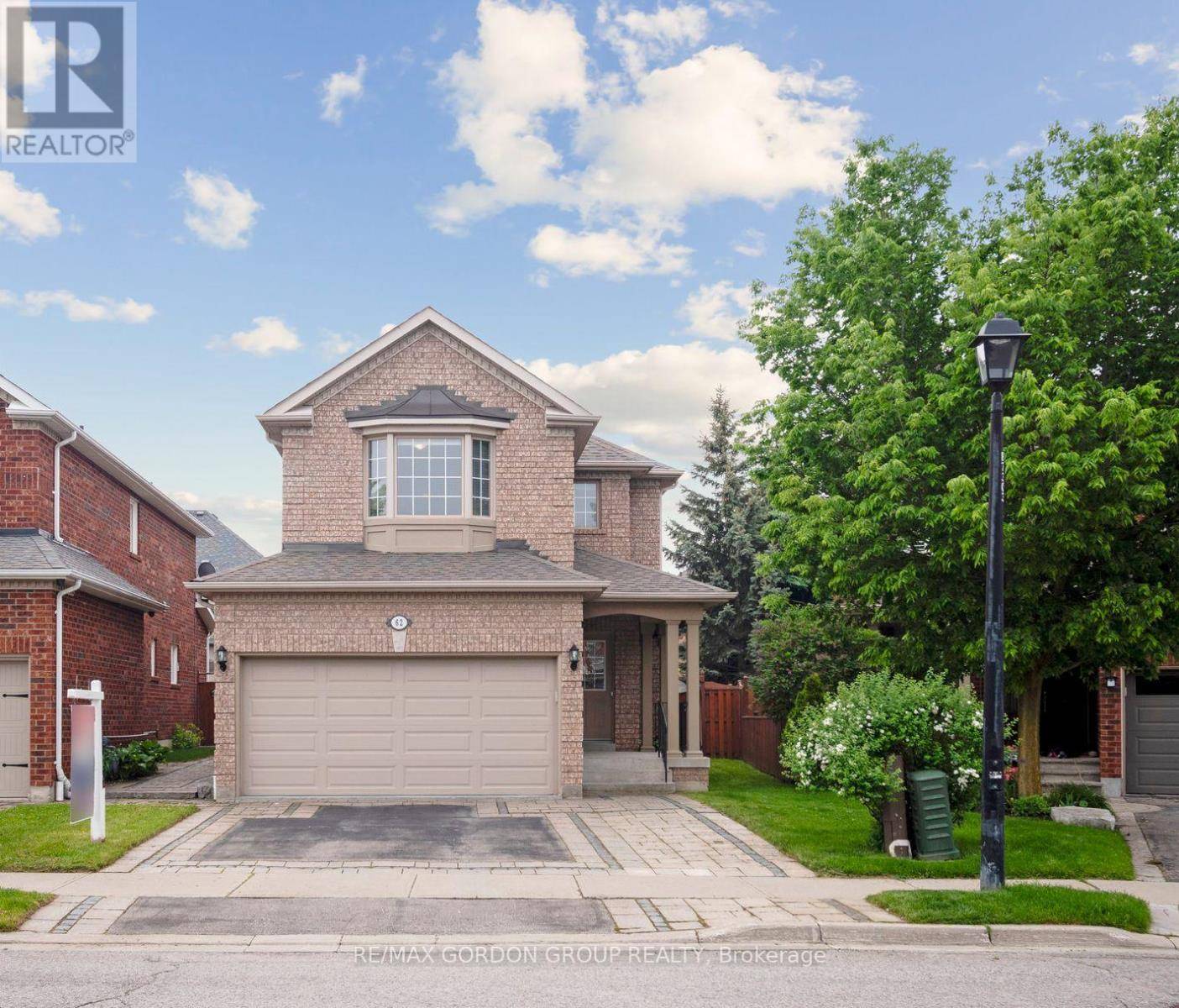 62 MACEDONIA COURT, Newmarket (summerhill Estates), ON L3X2W8