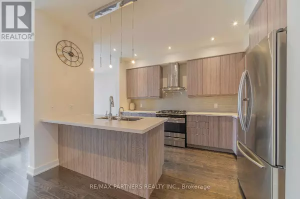 Richmond Hill, ON L4E0Z2,43 DARIOLE DRIVE