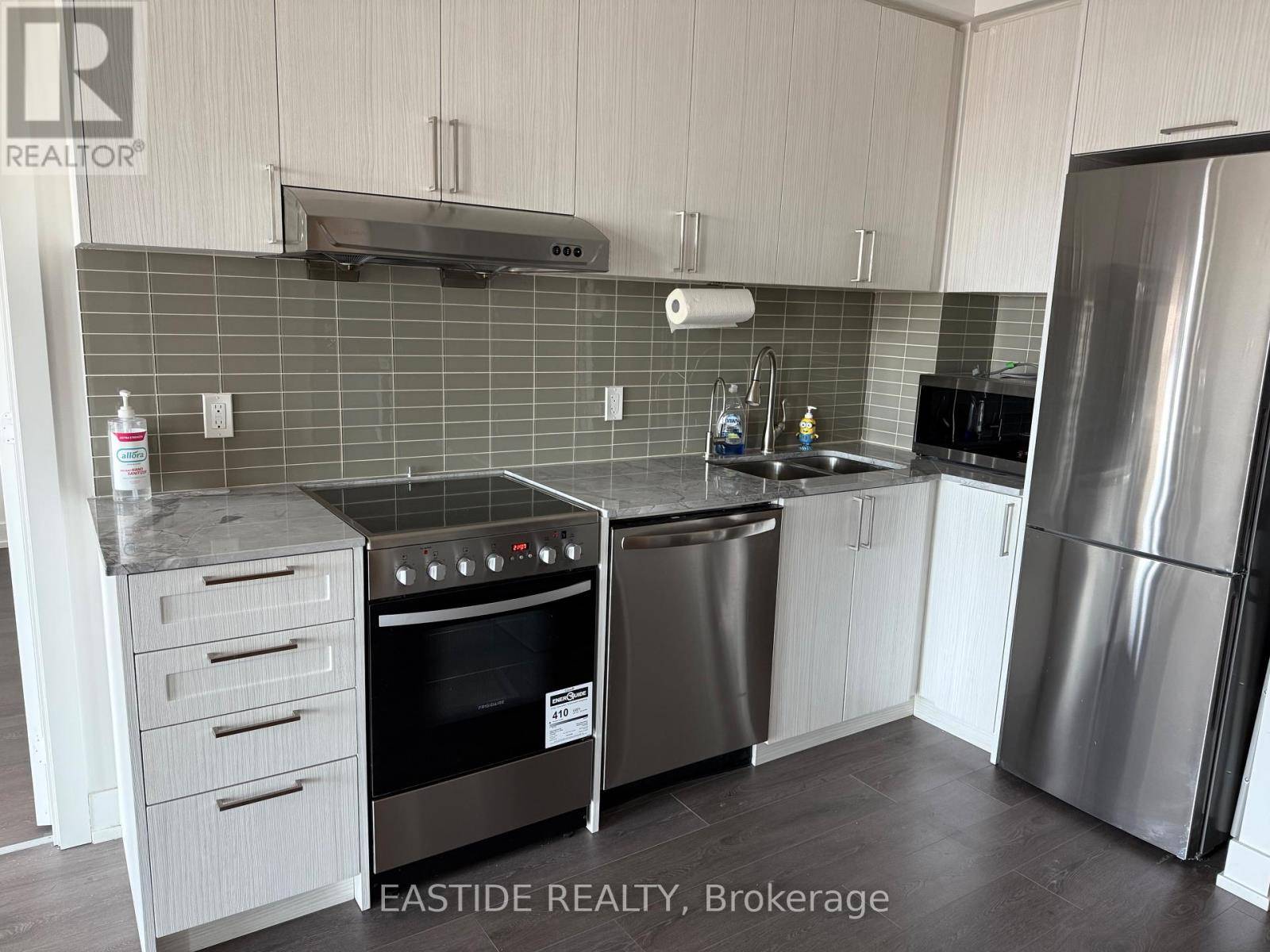 Markham (unionville), ON L3R6J1,278 Buchanan DR East #512E