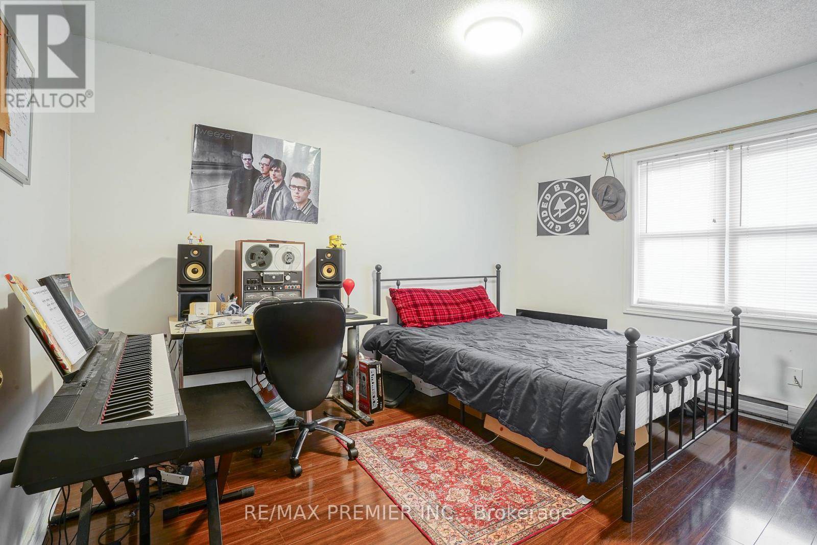 Newmarket (gorham-college Manor), ON L3Y1W9,644 SRIGLEY STREET