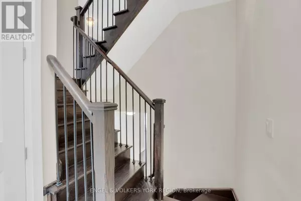 Richmond Hill (south Richvale), ON L4C1C2,29 NARDINI LN
