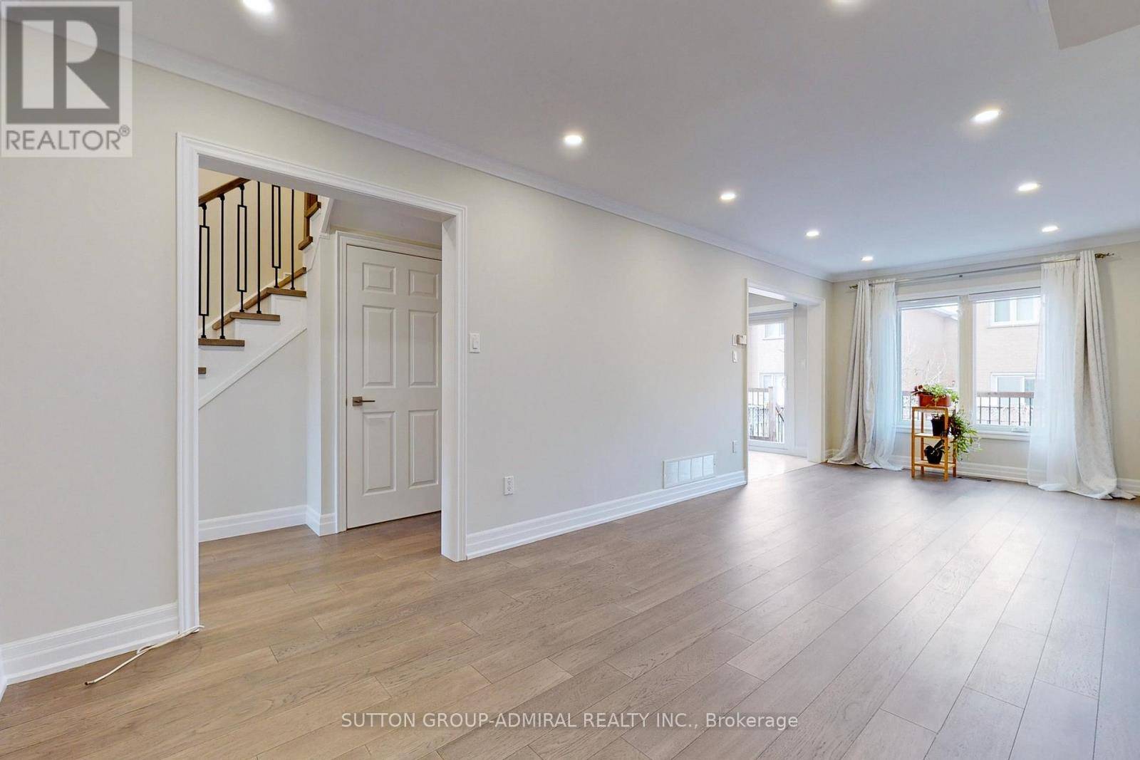Vaughan (east Woodbridge), ON L4L8Y8,16 OPERA PLACE