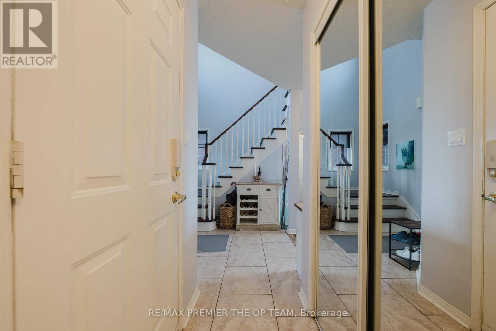 Vaughan, ON L6A3T3,50 BEAVERBROOK CRESCENT
