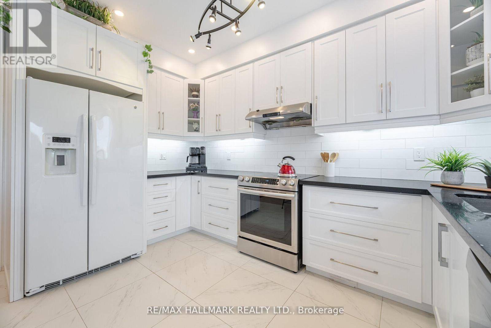Whitchurch-stouffville (stouffville), ON L4A0H1,569 REEVES WAY BOULEVARD