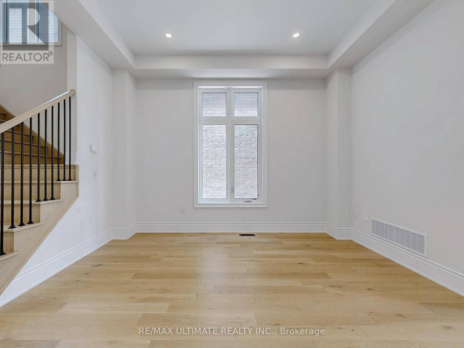 Vaughan (vellore Village), ON L3L0B3,156 WINTHROP CRESCENT