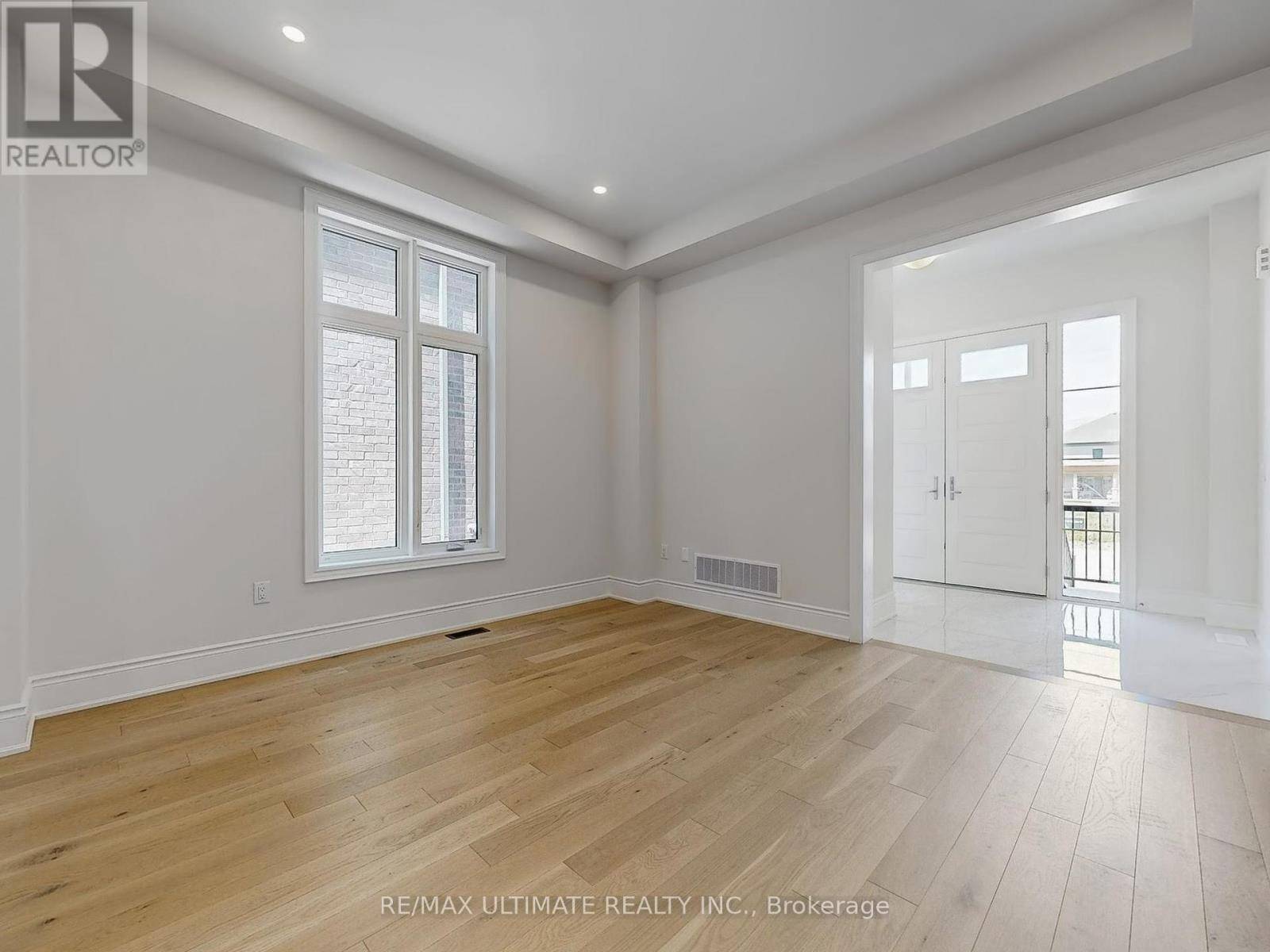 Vaughan (vellore Village), ON L3L0B3,156 WINTHROP CRESCENT