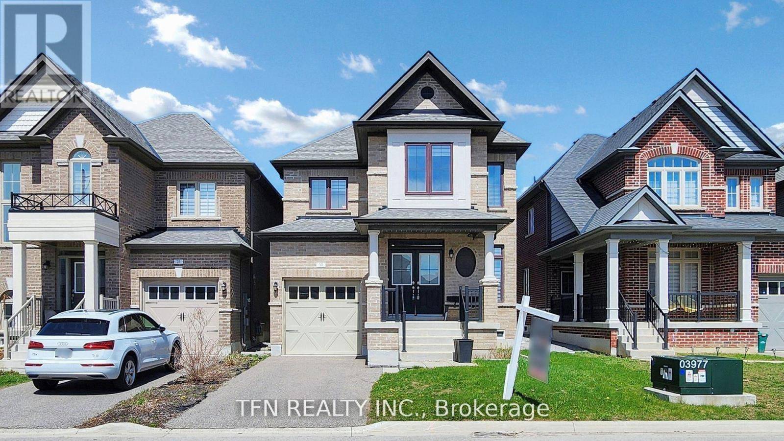 30 FESTIVAL COURT, East Gwillimbury (sharon), ON L9N0N8