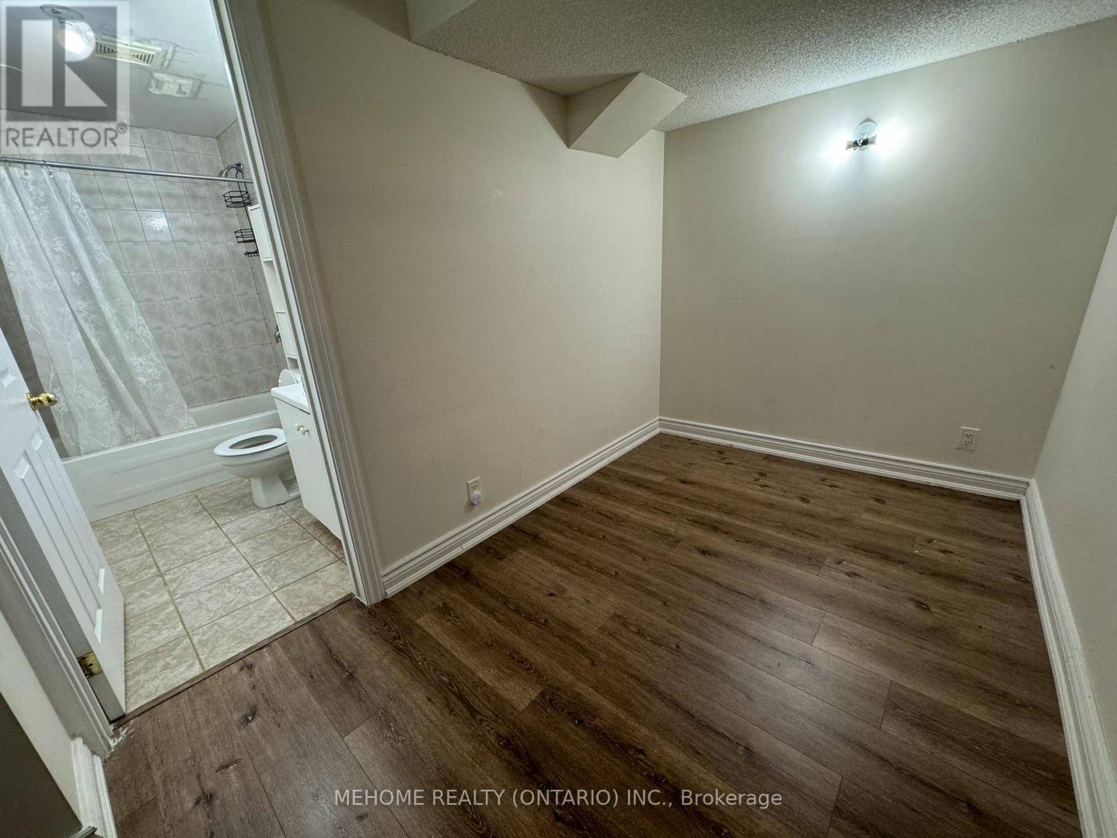 Richmond Hill (langstaff), ON L4B3T7,33 CAMELLIA DRIVE