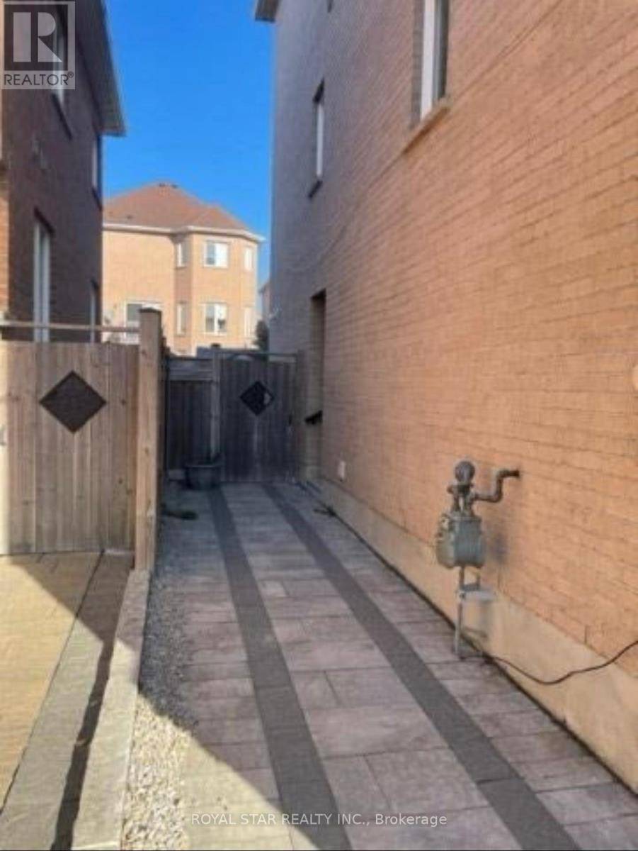 Vaughan (maple), ON L6A0N2,14 Chayna CRES #Main