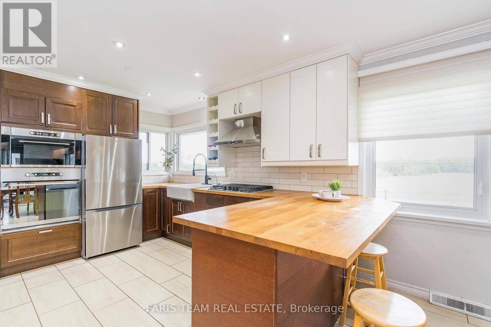 Innisfil, ON L0L1W0,2088 KILLARNEY BEACH ROAD