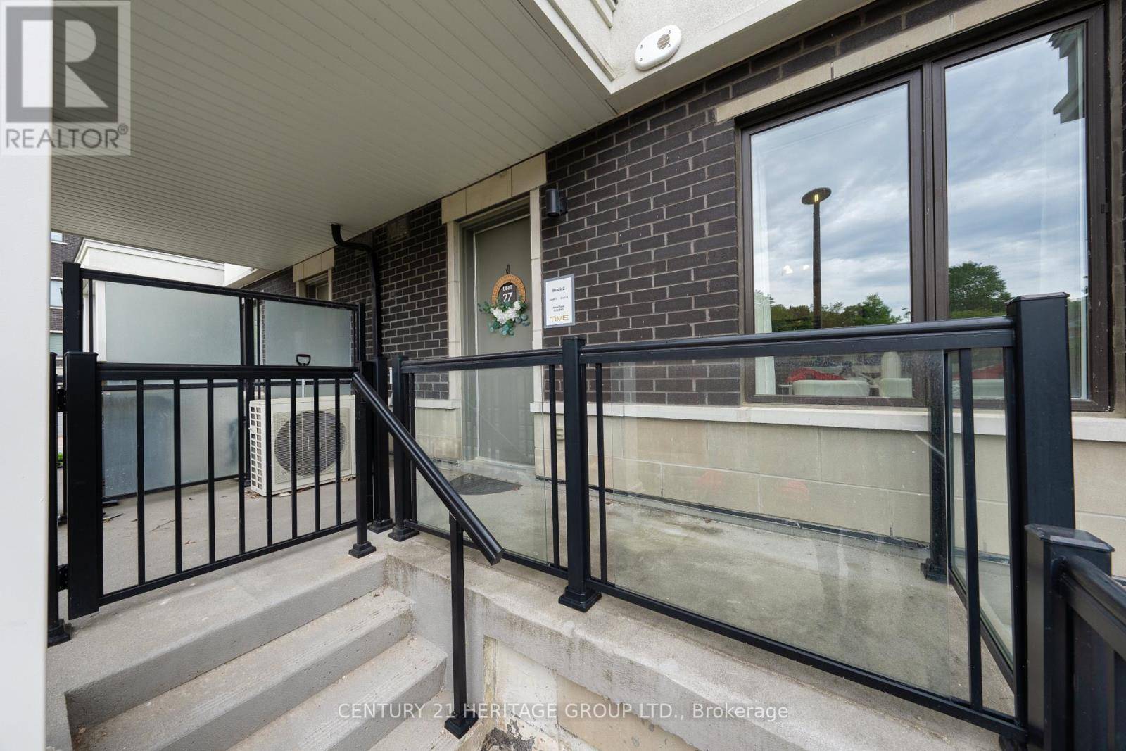 Aurora (aurora Village), ON L4G3G5,200 Alex Gardner CIR #27