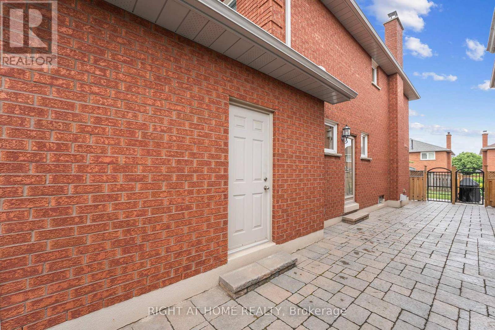 Vaughan (east Woodbridge), ON L4L8G2,52 SPRING TOWN ROAD