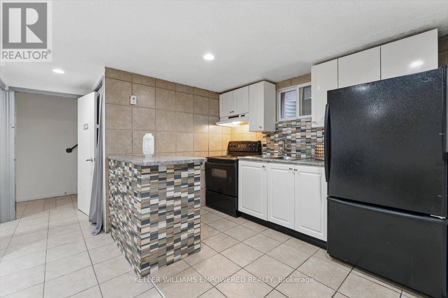 Richmond Hill (north Richvale), ON L4C5N9,197 Stephen ST #Basement