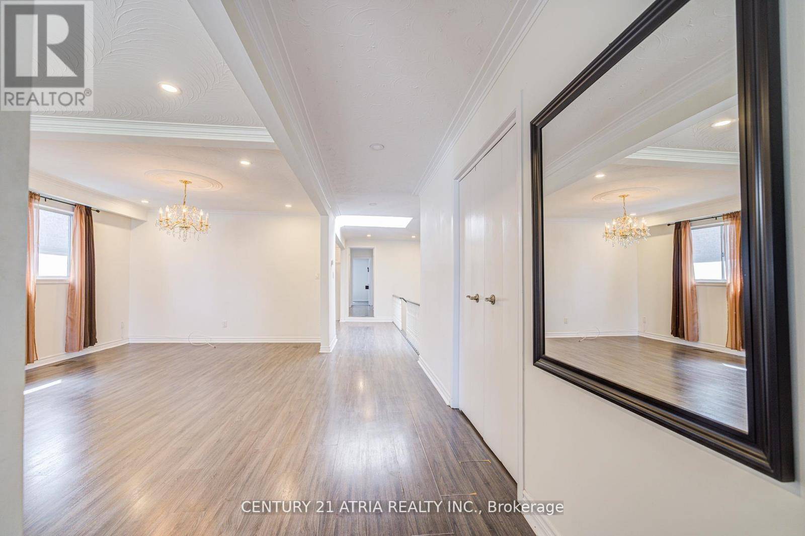 Richmond Hill (south Richvale), ON L4C6R6,113 Oak AVE #Main